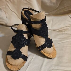 Anne Klein iFlex Black and Tan Woven Sandals